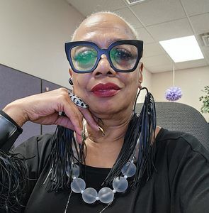 Meet your Posher, Glenda